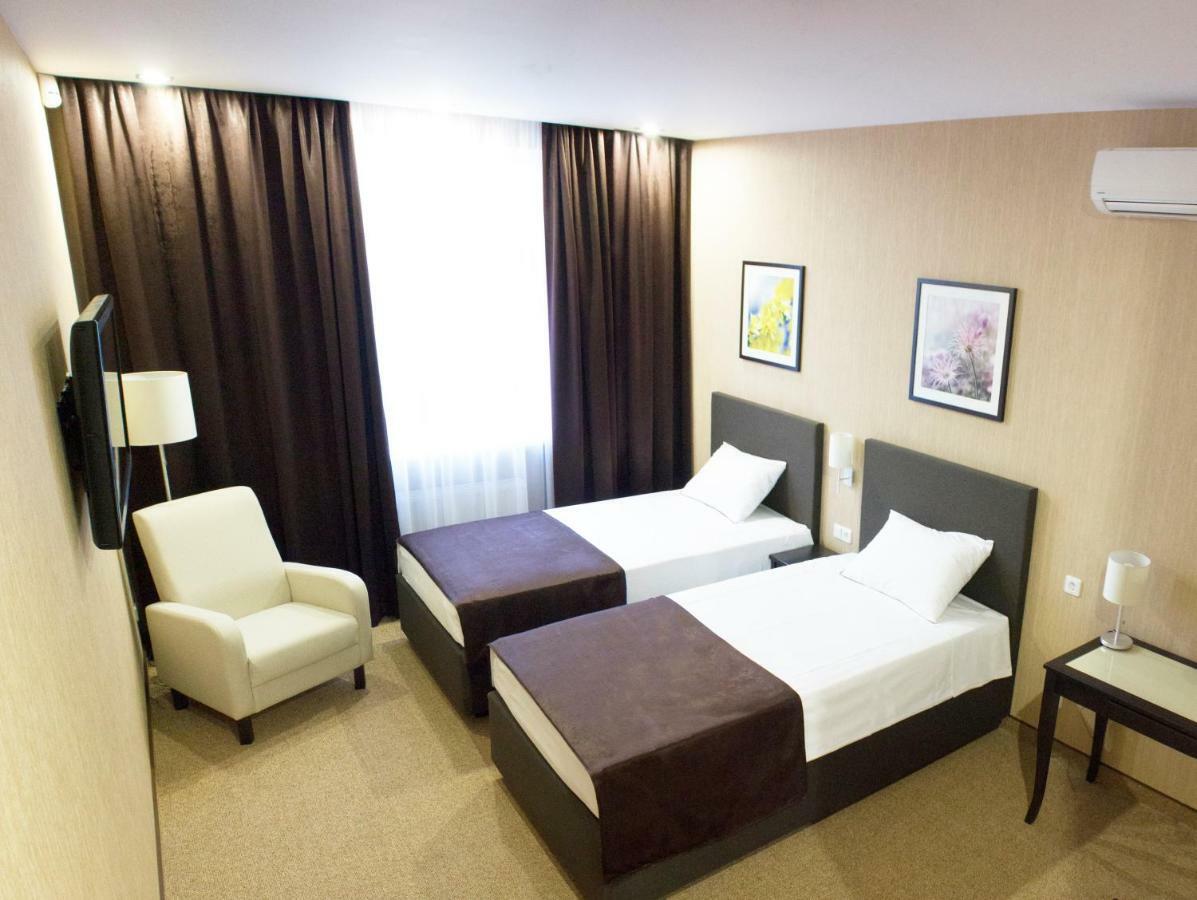 Al Mar Hotel Schaslyve Bagian luar foto