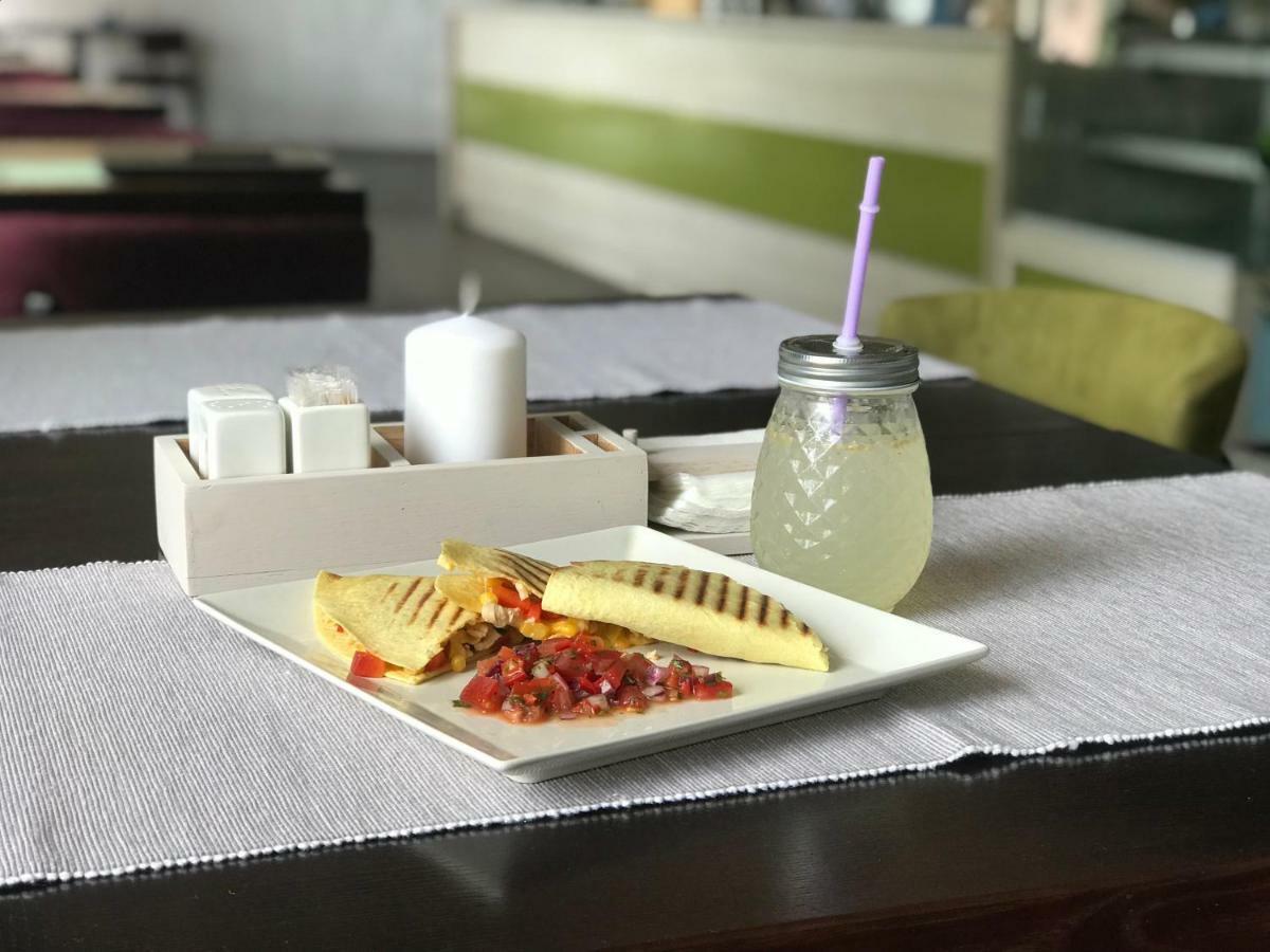 Al Mar Hotel Schaslyve Bagian luar foto